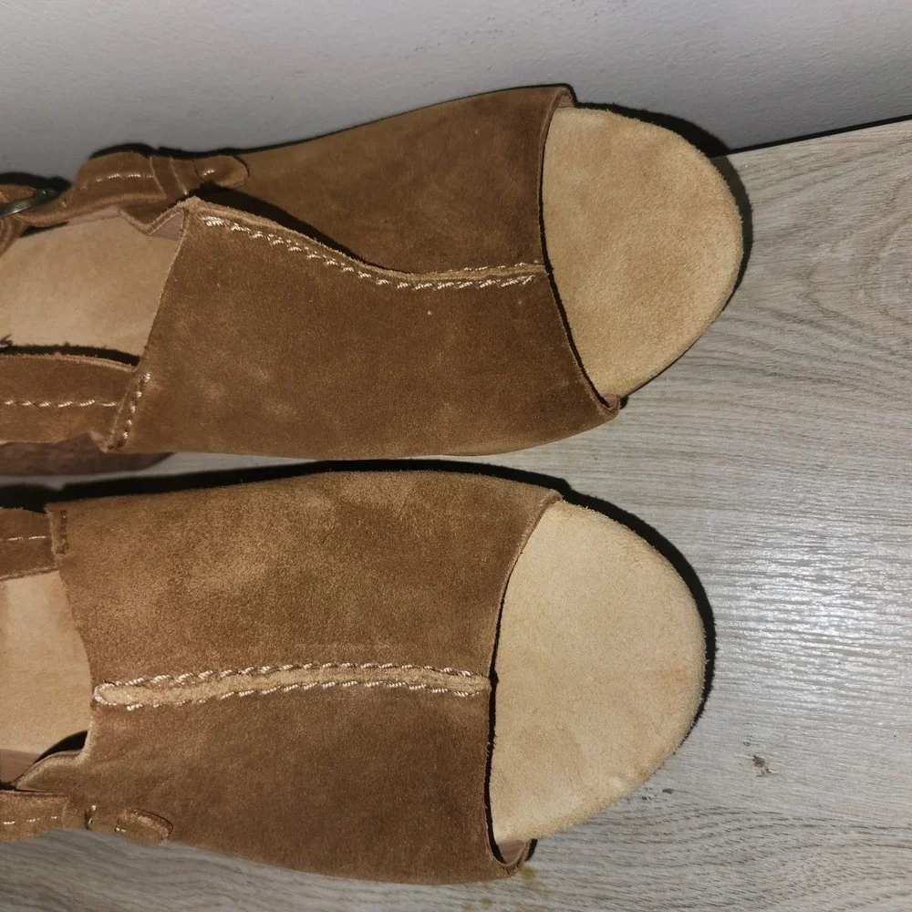 Clarks‎ Elements Suede Wedge Sandals Adjustable Buckle Cork Heel Comfort